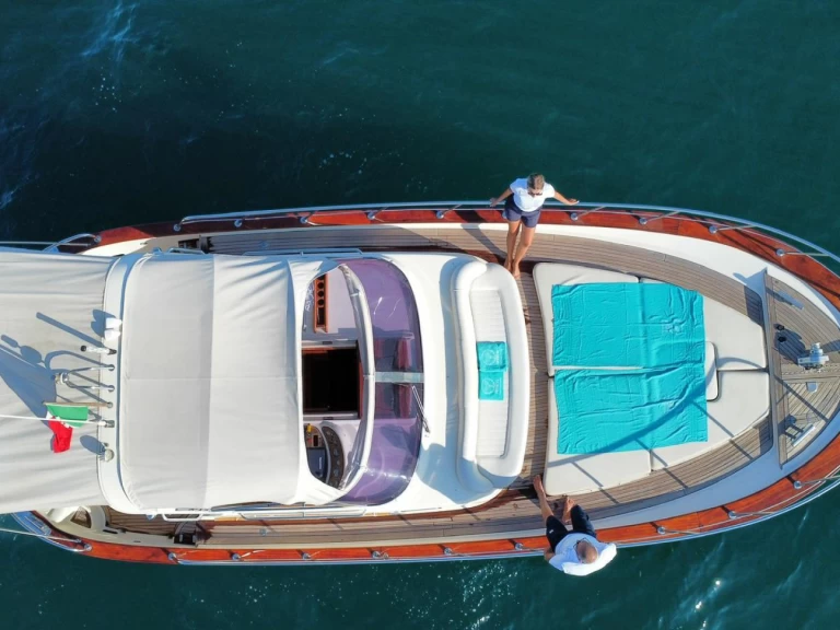 Bootverhuur Fratelli Aprea Sorrento 32 Semi Cabinato in Salerno via SamBoat