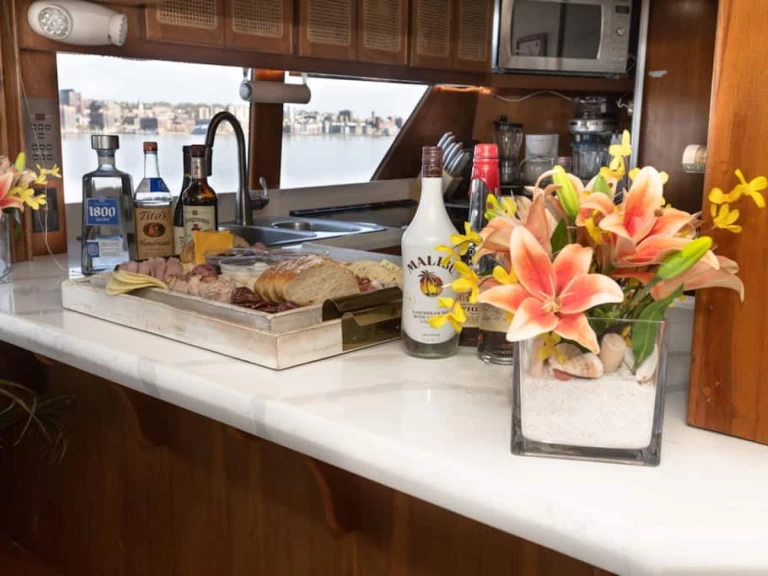 Verhuur Jacht Custom Made met vaarbewijs