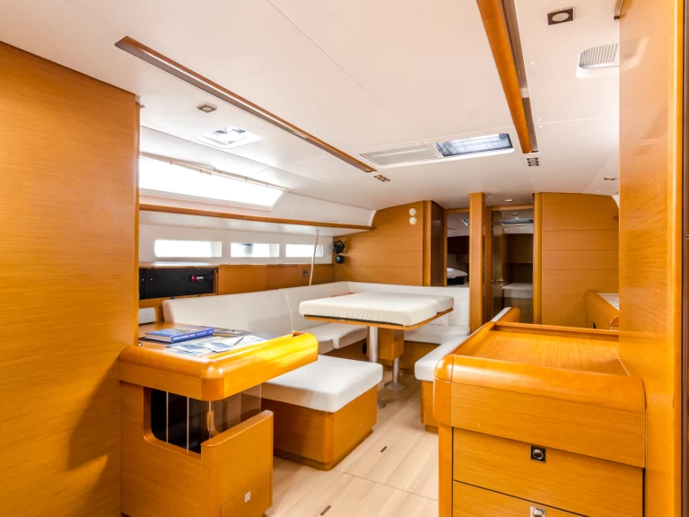 Huur een Jeanneau Sun Odyssey 519 in Korfoe