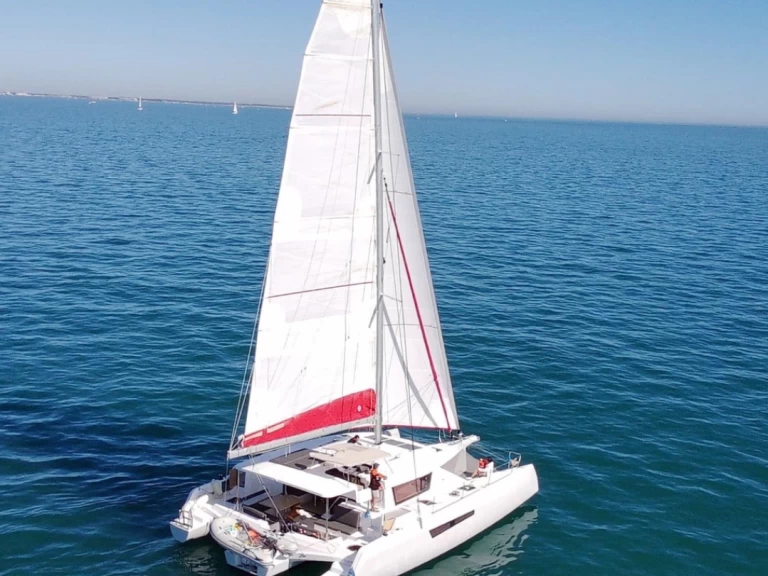 Catamaran te huur in La Grande-Motte voor de beste prijs
