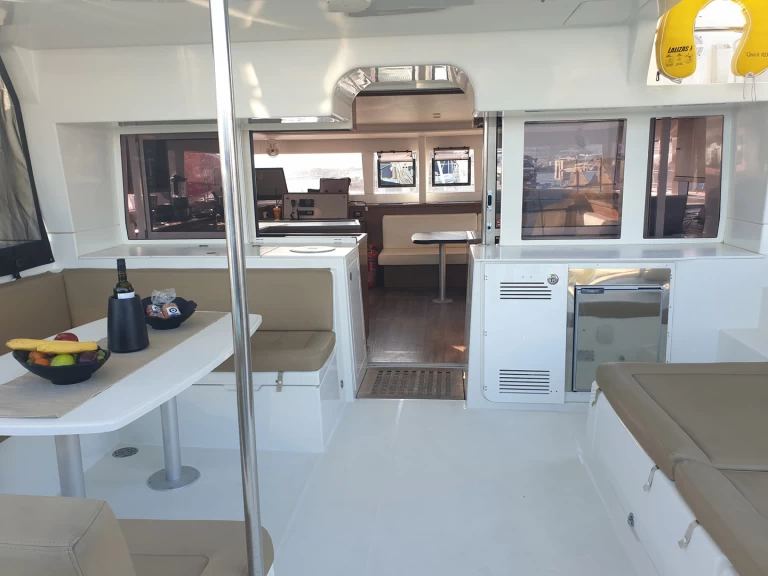 Verhuur Catamaran Lagoon met vaarbewijs