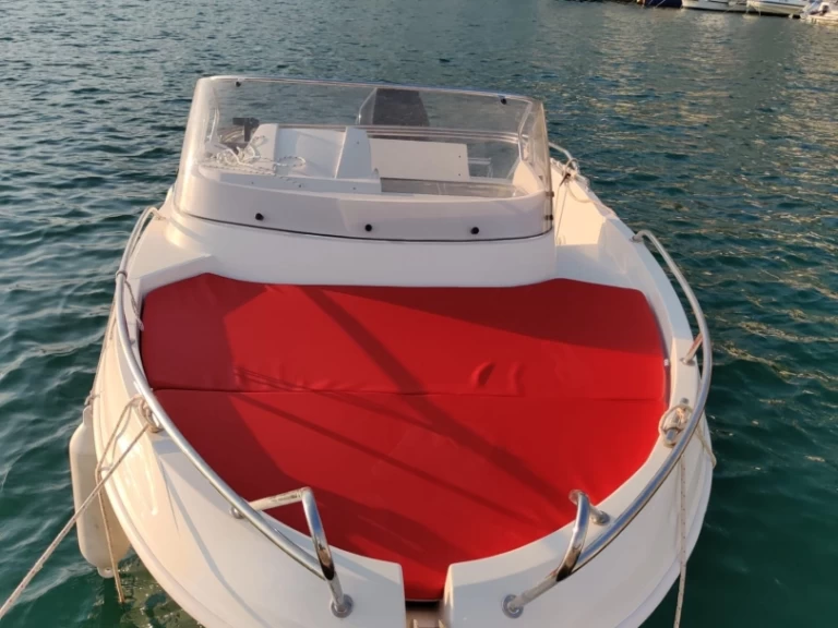 Motorboot te huur in Makarska voor de beste prijs
