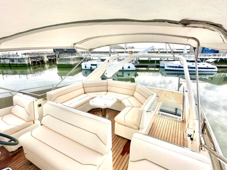 Huur een Princess 65 in Lissabon