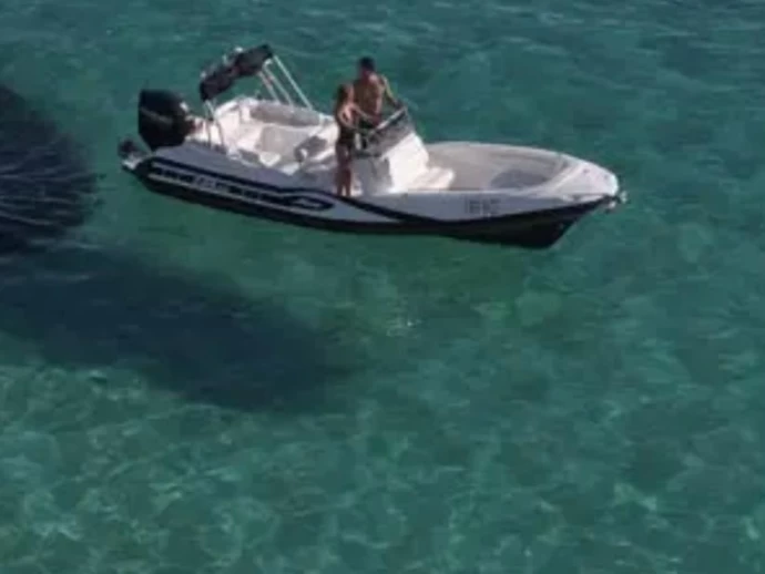 Huur een Zar Zar 65 in Omiš