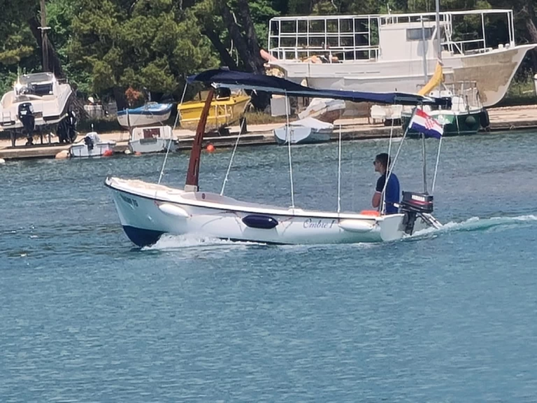 Motorboot te huur in Trogir voor de beste prijs