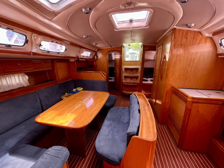 Huur een Bavaria Cruiser 46 in Marina (City)