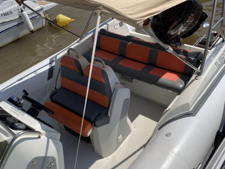 RIB te huur in Hyères voor de beste prijs