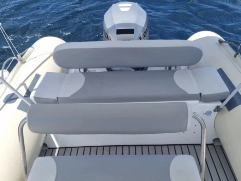 RIB te huur in Hyères voor de beste prijs