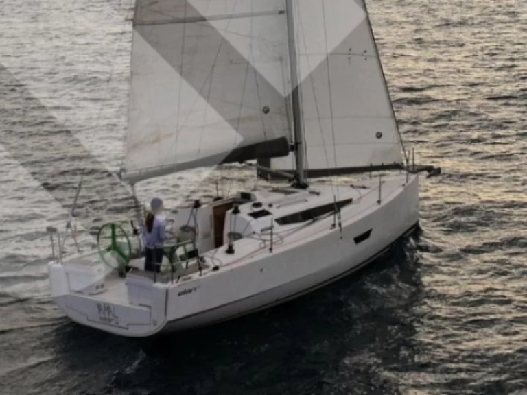 Bootverhuur Elan Elan E3 in Marseille via SamBoat