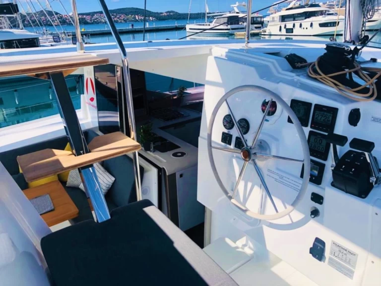 Bootverhuur Fountaine Pajot Isla 40 in Komolac via SamBoat