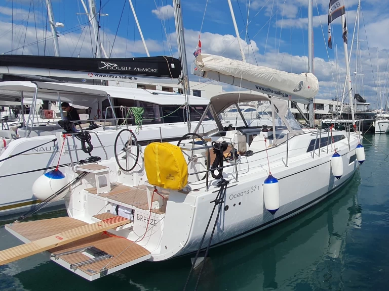Bootverhuur Bénéteau Oceanis 37.1 in Split via SamBoat