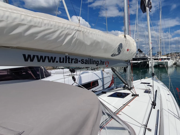 Bénéteau Oceanis 37.1 te huur van particulier of professional in Split