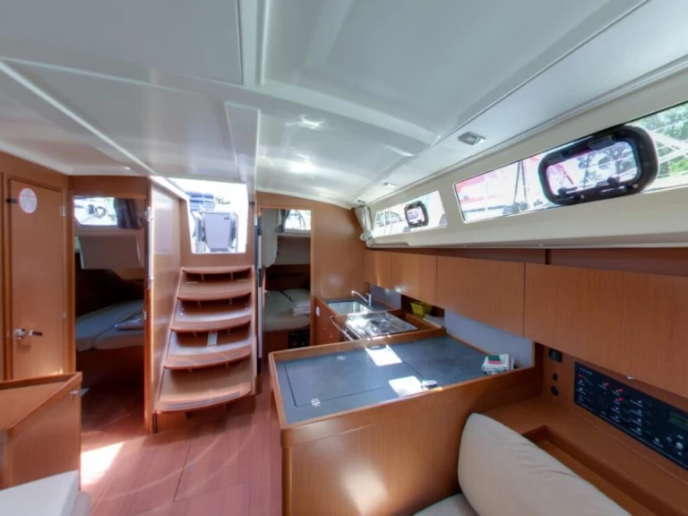 Bootverhuur Bénéteau Oceanis 38.1 in Komolac via SamBoat