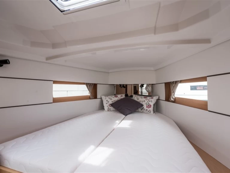 Bénéteau Oceanis 38.1 te huur van particulier of professional in Komolac