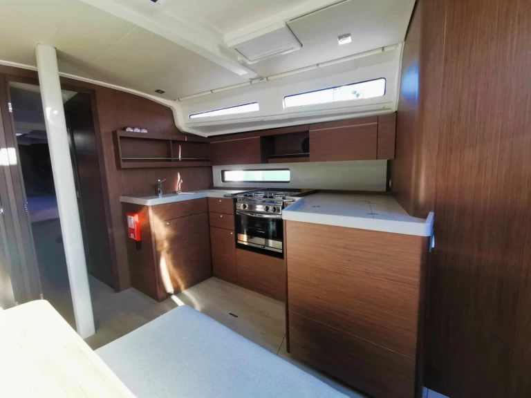 Huur een Bénéteau Oceanis 40.1 in Pomer