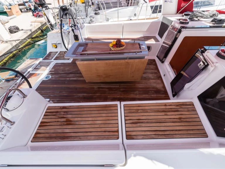 Huur een Bénéteau Oceanis 45 in Split