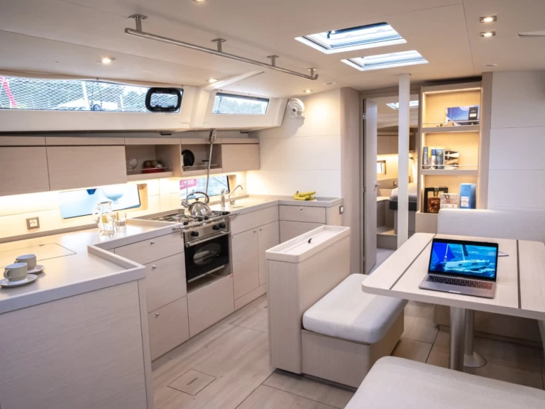 Huur Zeilboot met of zonder schipper Bénéteau in Pomer