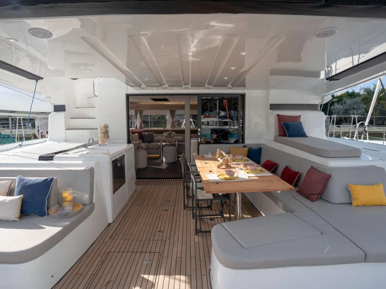 Verhuur Jacht in Athene - Lagoon ALMOSTA ROAD