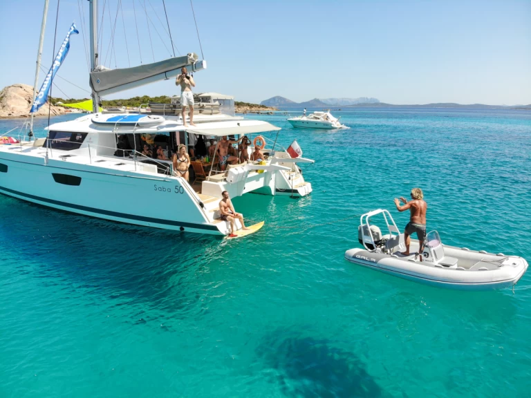Huur een Fountaine Pajot Saba 50 in Olbia