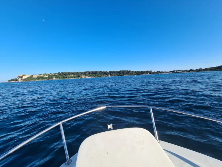 Bootverhuur Rocca Super Mistral in Cannes via SamBoat