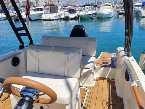 Huur een Invictus  Invictus 200 FX in Alicante