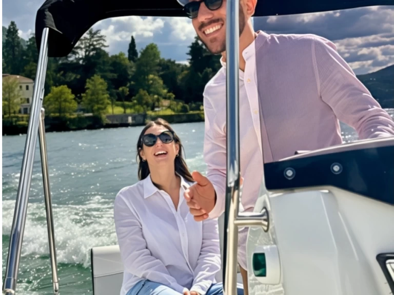 Motorboot te huur in Como (City) voor de beste prijs