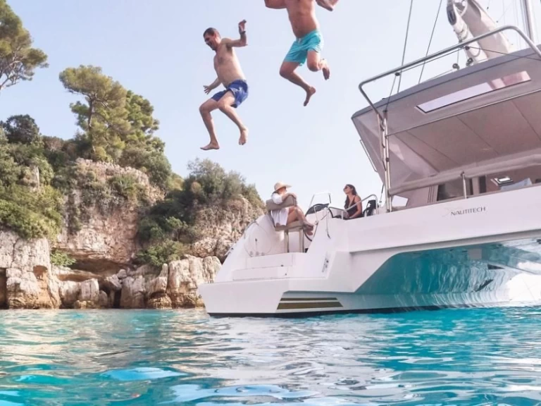 Catamaran te huur in Ornós voor de beste prijs