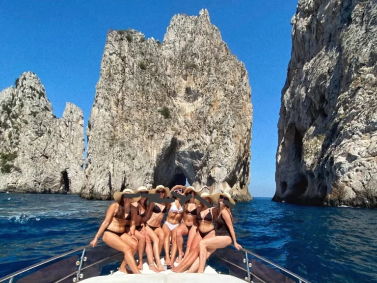 Huur een Darlin Gozzo napoletano veloce  in Napels