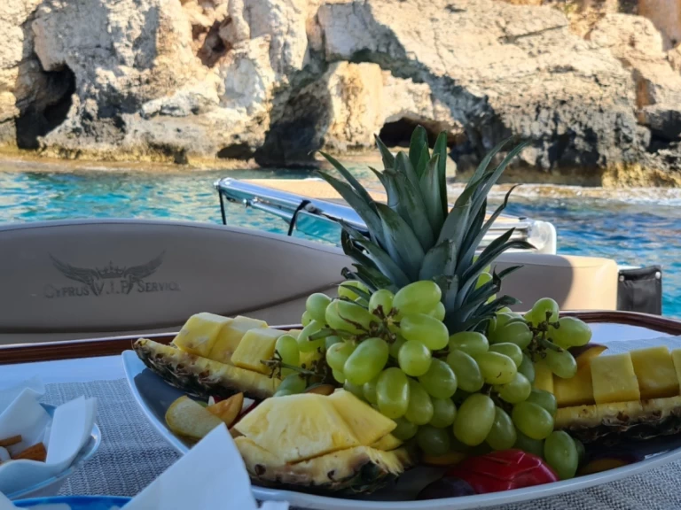 Bootverhuur Sea Ray Sea Ray 455 Sundancer in Limassol via SamBoat