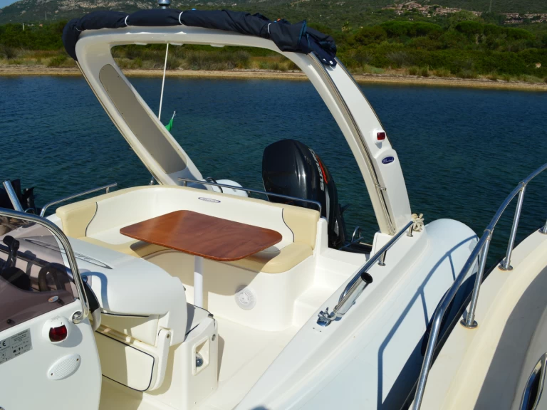 Bootverhuur Maestrale 780 sport in Cugnana Verde via SamBoat