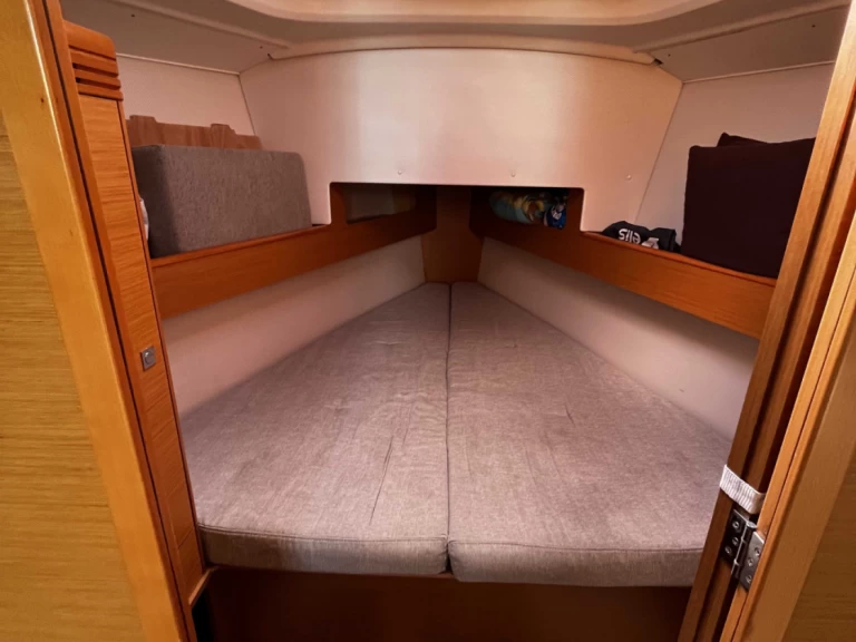 Jeanneau Sun Odyssey 33i te huur van particulier of professional in Saint-Gilles-Croix-de-Vie