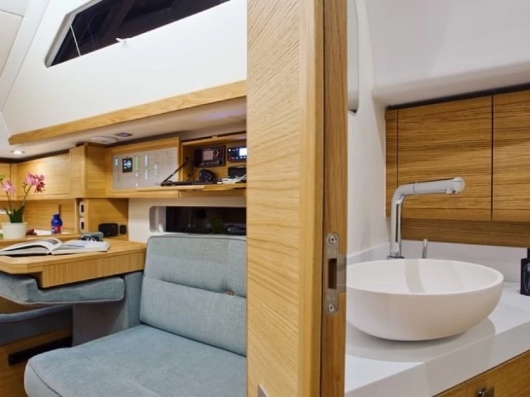 Huur een Elan GT5 in Le Marin