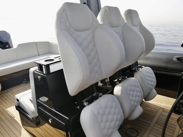 Bootverhuur Technohull Explorer 40 in Órmos Bay via SamBoat