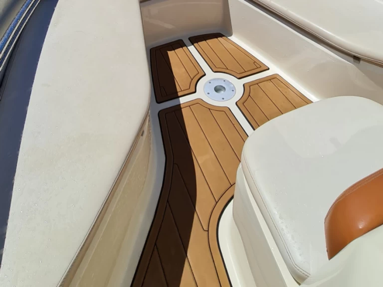 Huur een Invictus  Invictus 200 FX in Alicante