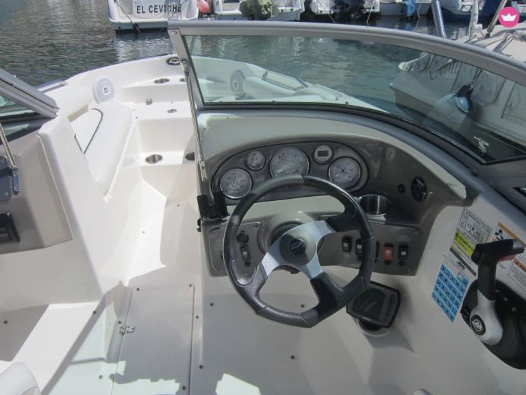 Verhuur Motorboot Rinker met vaarbewijs