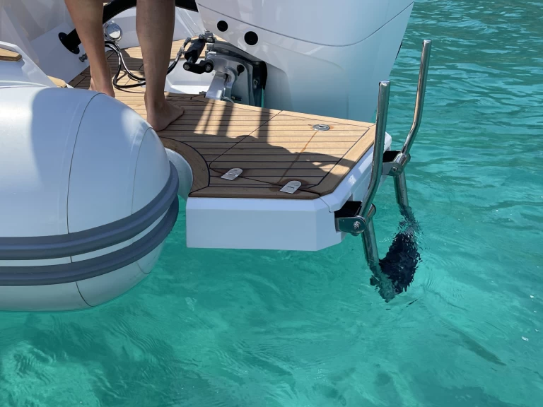 Bootverhuur Porto Rotondo goedkoop Renier R7 Tourer