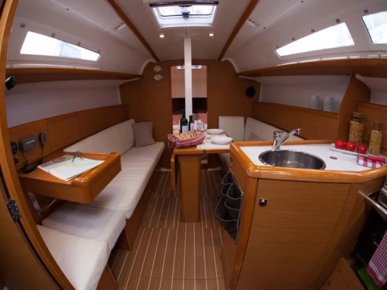 Bootverhuur Jeanneau Jeanneau Sun Odyssey 33i in Kallithea via SamBoat