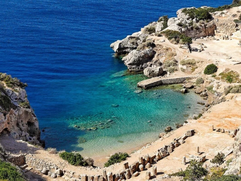 Motorboot te huur in Kórinthos voor de beste prijs