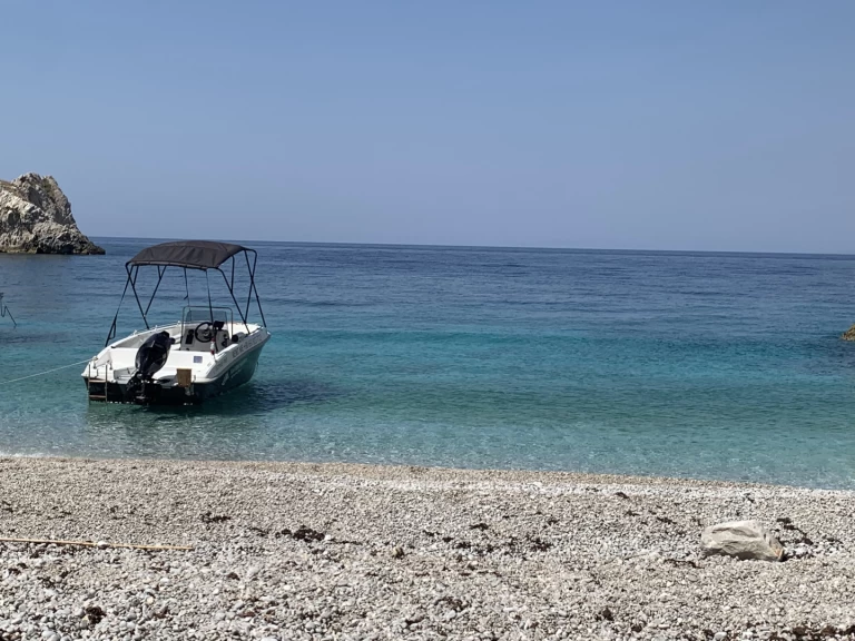 Huur Motorboot met of zonder schipper Assos Marine in Kórinthos