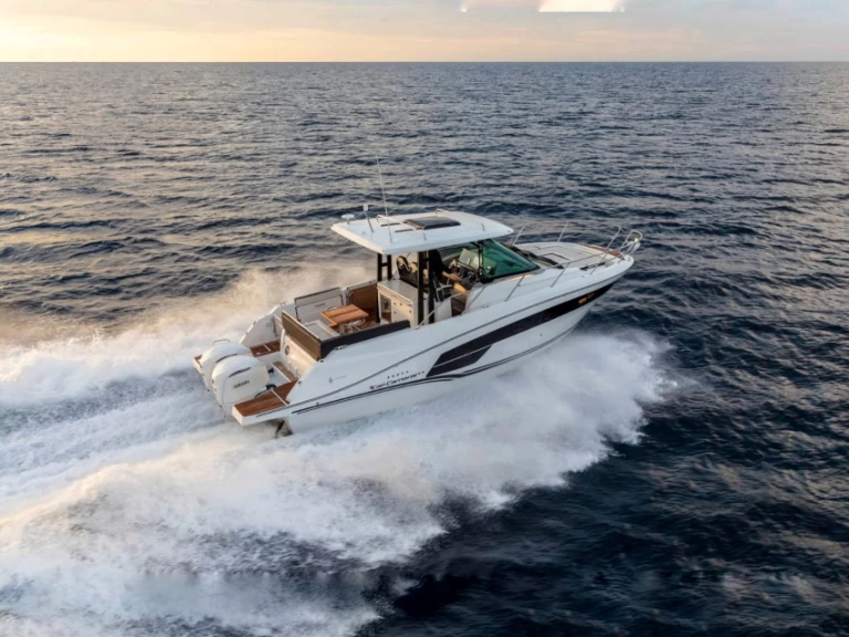 Verhuur Motorboot Jeanneau met vaarbewijs