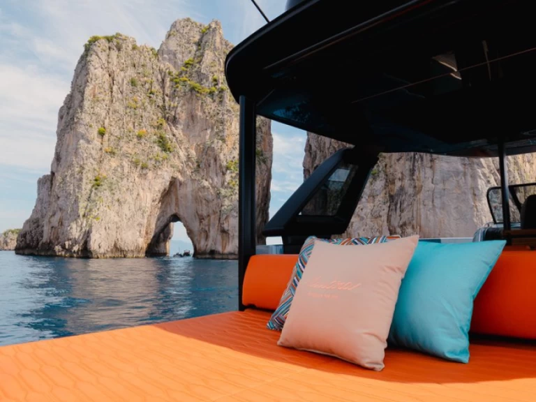 Huur Jacht met of zonder schipper Cranchi in Castellammare di Stabia