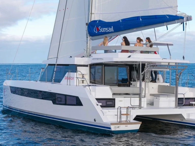 Bootverhuur Eden Island goedkoop Sunsail 424/4/4