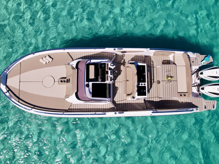 Ranieri 330 LX te huur van particulier of professional in Marina Ibiza