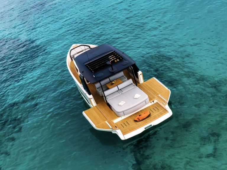 Cranchi A46 te huur van particulier of professional in Marina Ibiza