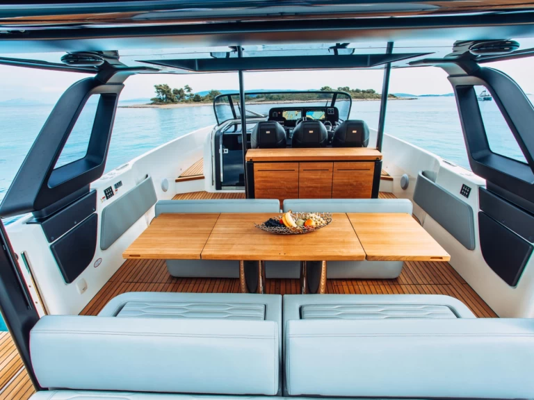 Huur een Cranchi A46 in Marina Ibiza