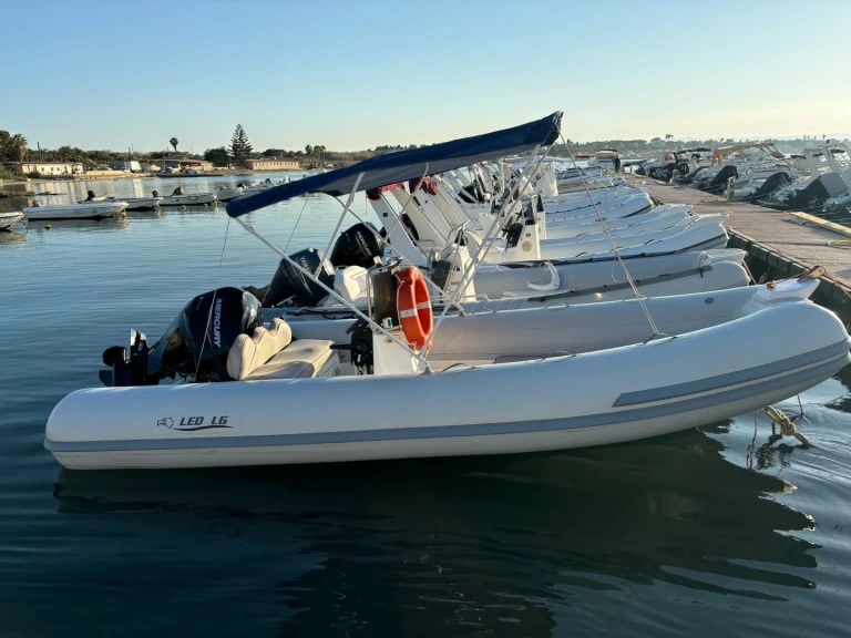 led 6.0 te huur van particulier of professional in Porto Siracusa