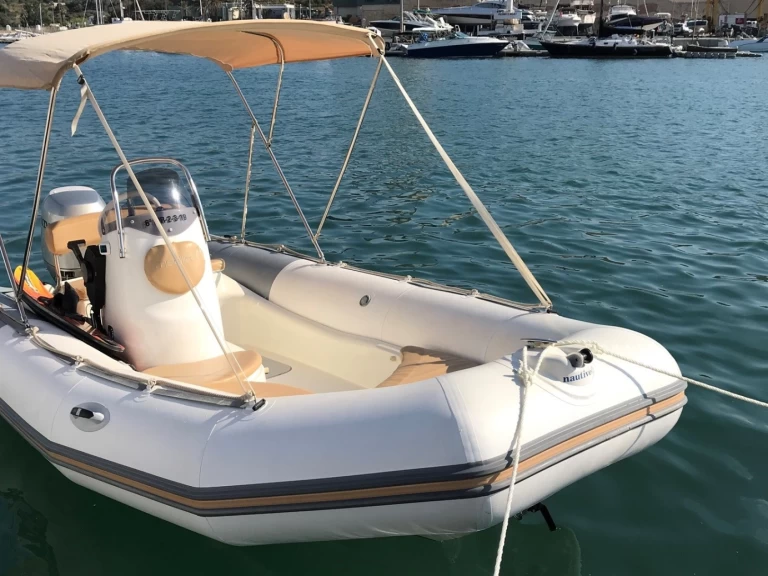 Huur een Zodiac Medline 500 in Mahón