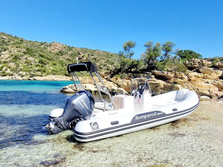 Huur een Capelli Tempest 630 in Saint-Florent