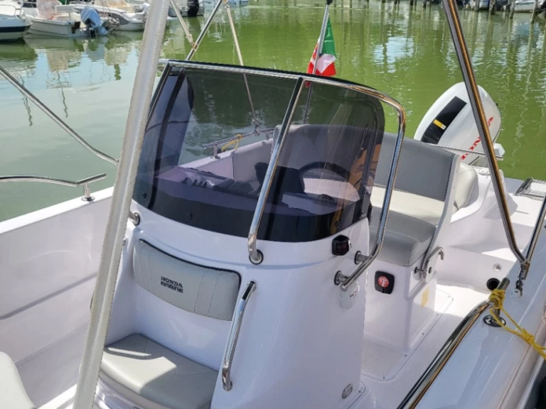 Bootverhuur Tuoro sul Trasimeno goedkoop Ranieri 4XC H19CC
