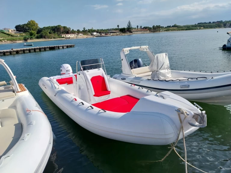 Huur een Kardis TATANKA 7.0 in Siracusa